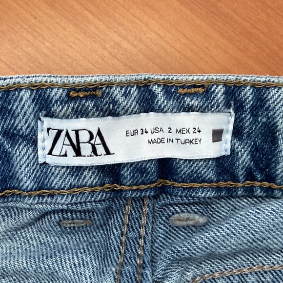 GOOD CONDITION CUTE ZARA STRAIGHT LEG JEANS - Picture 4 of 4